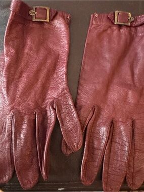 Vintage 70’s Etienne Aigner Burgundy Leather Women's Gloves with Buckle Accent